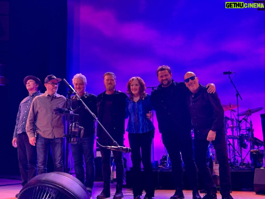 Bonnie Raitt Instagram - Bonnie and the band had a blast overseas touring Ireland, England and Scotland. The weather was gorgeous, the audiences were enthusiastic and the time just flew by! It was a wonderful return after a long absence (since 2018.) Thanks so much to our special guest @GarethDunlop and his bandmate @petewallacemusic, we loved touring with you! We've collected some reviews of the concerts on Bonnie's website, in case you are interested in taking a read, click on the link in bio! From L to R: Ricky Fataar, Glenn Patscha (@glennpatscha), Duke Levine (@thedukelevine), Gareth Dunlop, Bonnie Raitt, Pete Wallace, James “Hutch” Hutchinson (@brbassman). — BRHQ