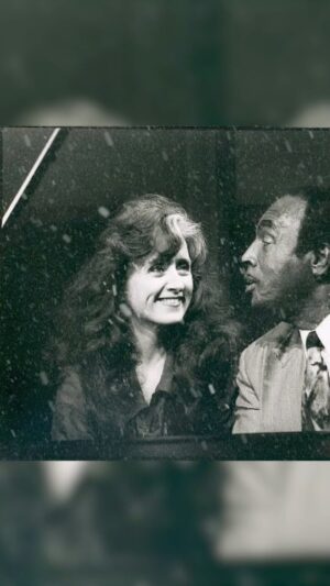 Bonnie Raitt Instagram - With so much holiday music lifting our spirits this season, I wanted to share this version of Charles Brown and I singing his iconic “Merry Christmas, Baby” which we recorded in 1992 for the wonderful ‘A Very Special Christmas, Vol. 2’ benefit compilation series for the @specialolympics. We were so honored to feature Charles on our Nick of Time national tour in 1990 and along with fellow R&B legend, Ruth Brown, our very special guests on our Road Tested national tour in 1995. Charles was and will remain one of the greatest artists I’ve known, as well as a dear friend. So glad to celebrate him this Holiday with his classic song, which has brought so much joy since it was a big R&B hit for him back in 1947 (1948 and 1949!) 

Visit the link in bio to add “Merry Christmas, Baby” to all of your holiday playlists and put that good music on your “radio.” 😉 

Thanks and happy holidays!
-Bonnie