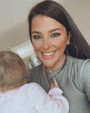 Borisa Tyutyundzhieva Instagram - Честит 1-ви рожден ден на моето прекрасно момиче ❤️❤️❤️❤️❤️ Обичаме те безкрайно