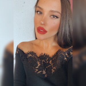 Borisa Tyutyundzhieva Instagram - Весели празници, любими мои ❤️❤️❤️❤️❤️❤️❤️❤️❤️❤️