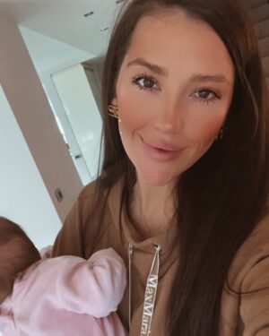 Borisa Tyutyundzhieva Instagram - Как сте, сладурчета????!! Хубав ден от мен🤍