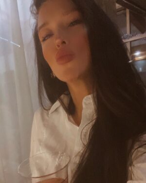Borisa Tyutyundzhieva Instagram - Bye bye 2020! Stay HAPPY!!!!!!!!!! 🤍🤍🤍🤍🤍