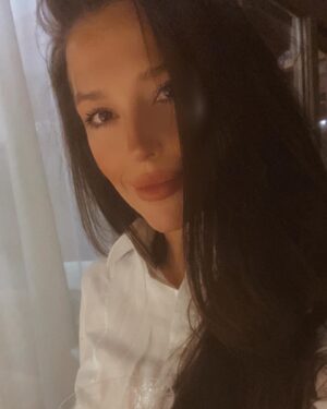 Borisa Tyutyundzhieva Instagram - Bye bye 2020! Stay HAPPY!!!!!!!!!! 🤍🤍🤍🤍🤍