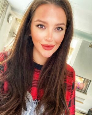 Borisa Tyutyundzhieva Instagram - Коледно ли ви е вече? 🎄🎅🏻☃️