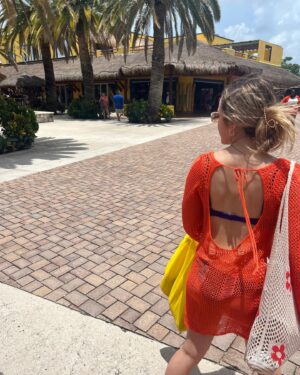 Brady Reiter Instagram - let’s go to the beach! 🐬🐬🐬let’s go swimming! 🔆🔆🔆