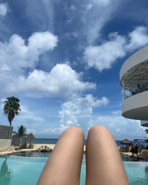 Brady Reiter Instagram - let’s go to the beach! 🐬🐬🐬let’s go swimming! 🔆🔆🔆