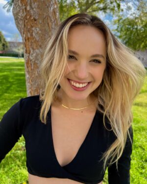 Brady Reiter Instagram - is it spring break yet…?
(ft. @gorjana 💎✨)