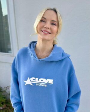 Brandy Ledford Instagram - “The creative mind cannot be compartmentalized”

Congratulations @clove.studios.la on your first drop. I love what you’re doing in the creative space and your Trademark Collection is incredible. I could live in this set, seriously the most comfortable ever! 

Your vision is so special, and you wanted this campaign to serve as a symbol; to dream big, plant that seed you believe in, and embrace the beautiful journey of filling up that bucket daily and watering that seed. Brilliant🙌🏼

Y’all, buy these sweats, you will thank me.  Go to 
clove-studios.com or head over to their insta @clove.studios.la 
Bravo Carly 🩵
