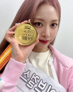 Brave girls Instagram - [📷]

피어레스 !
여러분의 응원소리에 힘입어 브레이브걸스가 양궁 금메달을 땄습니다 ! 💕 
좋은 하루가 되셨길 바라면서 남은 오늘도 행복하게 보내세요ㅎㅎ 
Fearless !
Thanks to your cheers, Brave Girls won the gold medal in archery ! 💕 
I hope you had a great day and have a great rest of the dayㅎㅎ

#브레이브걸스 #BraveGirls
#MBC #2022아이돌스타선수권대회