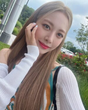 Brave girls Instagram - [📷]

드디어 미국 도착했어요💕
14시간을 날아와 만날 피어레스들을 생각하면
너무너무 두근거리는 쁘걸이들😉
We're finally in the States💕
Brave Girls members are excited to meet Philadelphia Fearless😉

#브레이브걸스 #BraveGirls
#2022_BG_US_TOUR