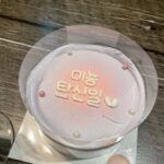 Brave girls Instagram - 🎶HAPPY MINYOUNG DAY🎶 브레이브걸스의 든든한 버팀목, 민영의 생일을 축하합니다🎉 아티스트의 개인 일정상 라이브 방송이 어려워 미리 케이크를 전달하고 생일을 축하했답니다☺️ 누구보다 밝고 빛나는 하루를 보내길 바랍니다✨ #브레이브걸스 #BraveGirls #민영 #MINYOUNG #HAPPY_MINYOUNG_DAY #미뇽탄신일🎉