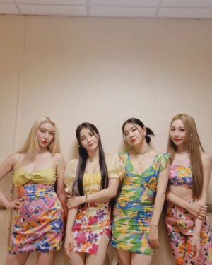 Brave girls Instagram - [📷]

뜨거운 🔥마이애미🔥의 태양만큼 
마이애미 피어레스들의 응원으로
브레이브걸스의 공연이 더 완벽해질 수 있었습니다👏🏻👏🏻
꼭 또다시 만나고 싶어요! 고맙습니다 피어레스💕
Thanks to the enthusiastic support from the Miami Fearless, Brave Girls' performance became more perfect👏🏻👏🏻
We really want to see you again. Thank you, Fearless💕

#브레이브걸스 #BraveGirls
#2022_BG_US_TOUR
#BraveGirlsinMIAMI