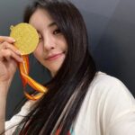 Brave girls Instagram - [📷] 피어레스 ! 여러분의 응원소리에 힘입어 브레이브걸스가 양궁 금메달을 땄습니다 ! 💕 좋은 하루가 되셨길 바라면서 남은 오늘도 행복하게 보내세요ㅎㅎ Fearless ! Thanks to your cheers, Brave Girls won the gold medal in archery ! 💕 I hope you had a great day and have a great rest of the dayㅎㅎ #브레이브걸스 #BraveGirls #MBC #2022아이돌스타선수권대회