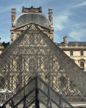 Breana Raquel Instagram - Mom I’m at the Louvre!