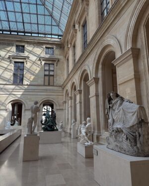 Breana Raquel Instagram - Mom I’m at the Louvre!