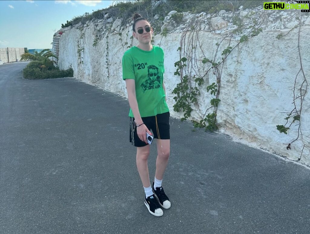Breanna Stewart Instagram - A weekend on DND with wifey before camp☀️