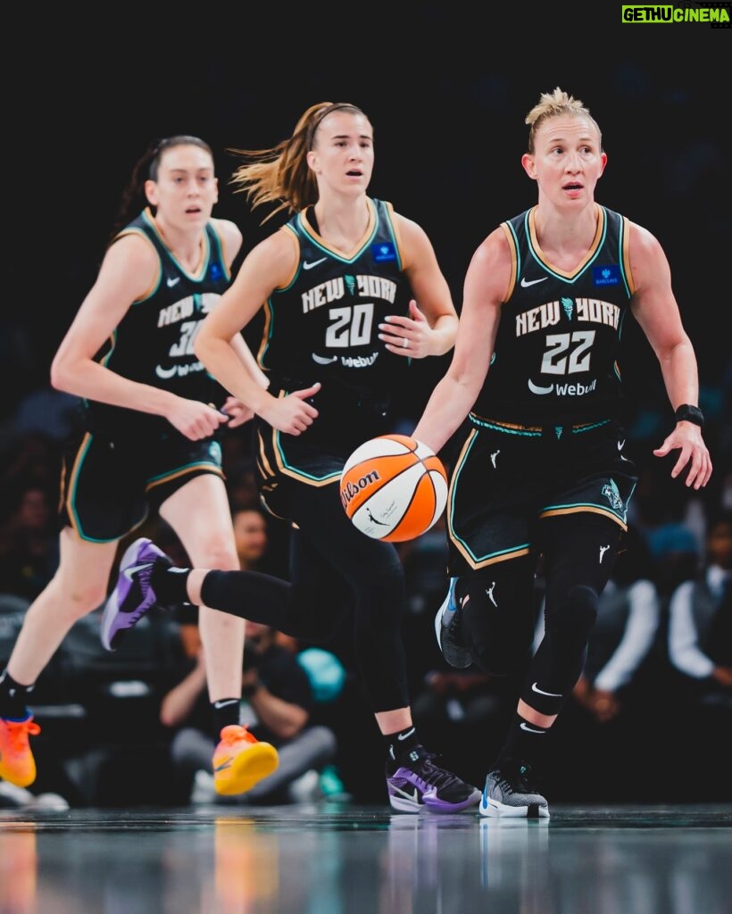 Breanna Stewart Instagram - Last 24hrs…🗽🔙 💰🧣⚽️🌴🙂‍↕️⛸️🧢🧩⚖️