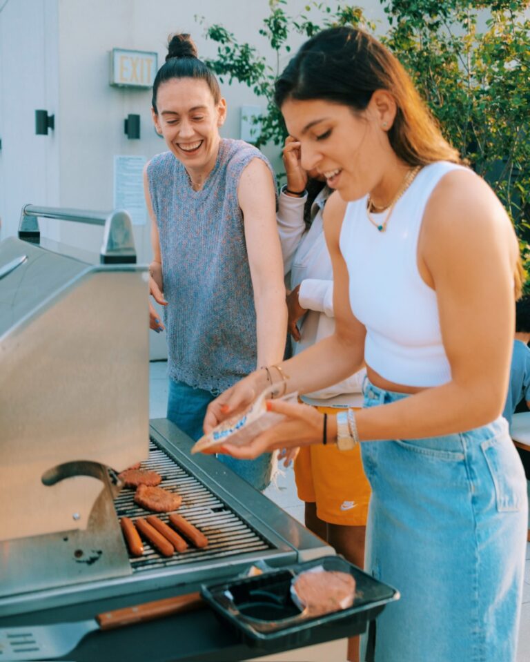 Breanna Stewart Instagram - Family time 🥂