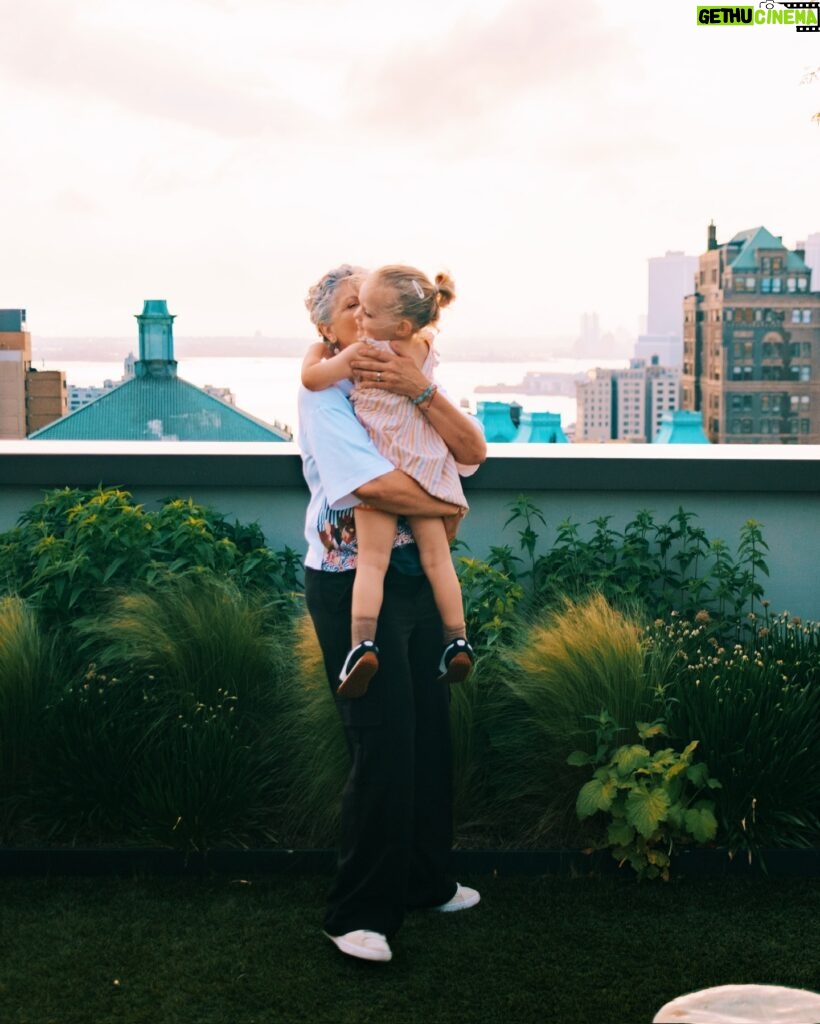 Breanna Stewart Instagram - Family time 🥂