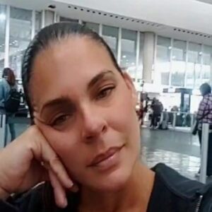 Brenda Robles Instagram - La de 48 añota jaja jodiita con asistencia en el aeropuerto Mexico waoooooooo. Diganme llorona