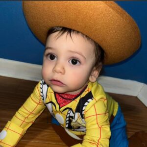Brenda Robles Instagram - Hoy estamos de celebración pq mi Jelu está festejando su 1er año de vida. Agradezco tanto a Dios por habernos prestado a este bebe tan hermoso,saludable, intelligente  y feliz. Gracias jele y raul por el privilegio de hacerme abuela por 4 vez... A ti mi Jelu te deseo otro año de sano desarrollo en todos los aspectos , mucha felicidad y paz. TE AMO JELUAR HAPPY BIRTHDAY TO YOU 🎂🎂🎂🎂🎂🎁🎁🎁🎈🎈🎈🎉🎉🎉