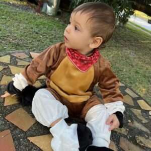 Brenda Robles Instagram - ESTE ES MI PONY FAVORITO, EL MAS PEQUEÑO DE MIS NIETOS. QUE BELLO ERES MI AMOR. TE AMO CON TODO MI SER. SU PRIMER HALLOWEEN 🎃