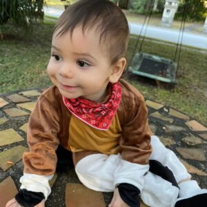Brenda Robles Instagram - ESTE ES MI PONY FAVORITO, EL MAS PEQUEÑO DE MIS NIETOS. QUE BELLO ERES MI AMOR. TE AMO CON TODO MI SER. SU PRIMER HALLOWEEN 🎃