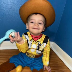 Brenda Robles Instagram - Hoy estamos de celebración pq mi Jelu está festejando su 1er año de vida. Agradezco tanto a Dios por habernos prestado a este bebe tan hermoso,saludable, intelligente  y feliz. Gracias jele y raul por el privilegio de hacerme abuela por 4 vez... A ti mi Jelu te deseo otro año de sano desarrollo en todos los aspectos , mucha felicidad y paz. TE AMO JELUAR HAPPY BIRTHDAY TO YOU 🎂🎂🎂🎂🎂🎁🎁🎁🎈🎈🎈🎉🎉🎉