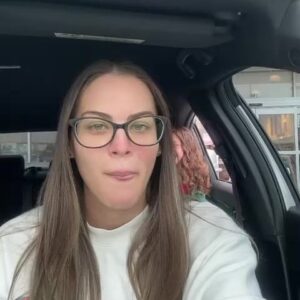 Brenda Robles Instagram - Cuando tu hija te envia esto Alanis Indira Marcano 🤣🤣🤣🤣🤣🤣🤣🤣🤣🤣