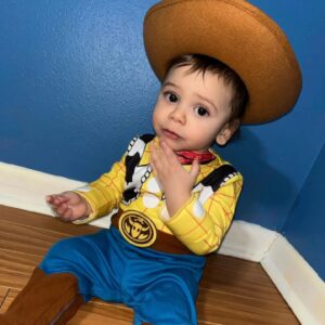 Brenda Robles Instagram - Hoy estamos de celebración pq mi Jelu está festejando su 1er año de vida. Agradezco tanto a Dios por habernos prestado a este bebe tan hermoso,saludable, intelligente  y feliz. Gracias jele y raul por el privilegio de hacerme abuela por 4 vez... A ti mi Jelu te deseo otro año de sano desarrollo en todos los aspectos , mucha felicidad y paz. TE AMO JELUAR HAPPY BIRTHDAY TO YOU 🎂🎂🎂🎂🎂🎁🎁🎁🎈🎈🎈🎉🎉🎉