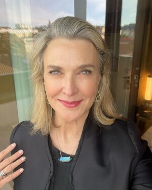 Brenda Strong Instagram - So joyful to be back to the #cityoflights #travelswithmylove❤️ #parisfashionweek2023