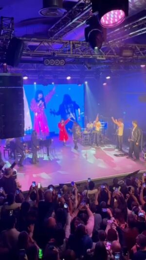 Brenda Lodigiani Instagram - La sorpresa a Laura ❤️

#GialappaShow vi aspetta tutti i lunedì alle 21:30 in prima visione su Tv8!

Video by @carlomengucci