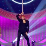 Brenda Lodigiani Instagram - FERMI TUTTI! ✋ Riusciranno Annalaisa e le sue piantine a riprendersi prima della prossima puntata? #GialappaShow