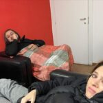 Brenda Lodigiani Instagram - Backstage Gialappashow 1 mi strucco da Ester e ripasso il copione di Annalisa con @valeriacoppo.anadema 2 io e @alebetti3 super carichi prima di registrare 3 gemelle diverse con @valentina_barbieri 4 l’entusiasmo di @gigieross per l’uscita del mio romanzo 5 io presa bene con quel santo di @ayyoubelhilaa Grazie @gialappasbandofficial @giorgiogherarducci @marcosantingb