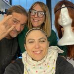 Brenda Lodigiani Instagram - Backstage Gialappashow 1 mi strucco da Ester e ripasso il copione di Annalisa con @valeriacoppo.anadema 2 io e @alebetti3 super carichi prima di registrare 3 gemelle diverse con @valentina_barbieri 4 l’entusiasmo di @gigieross per l’uscita del mio romanzo 5 io presa bene con quel santo di @ayyoubelhilaa Grazie @gialappasbandofficial @giorgiogherarducci @marcosantingb