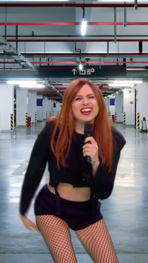 Brenda Lodigiani Instagram - La regina del pop italiano è disponibile anche per riunioni condominiali😂
#GialappaShow