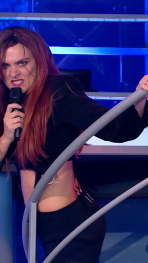 Brenda Lodigiani Instagram - Quando sentite "uuh, aah" sapete già chi sta arrivando🎵
#GialappaShow
