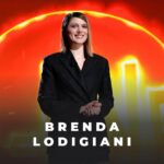 Brenda Lodigiani Instagram - “I parenti Sinti mi vedevano diversa perché troppo bionda e non parlavo la loro lingua. Per i parenti ‘gagi’, invece, ero troppo ribelle, avevo i piedi troppo sporchi per essere considerata normale.” Il monologo di @brenda_lodigiani a #LeIene, ora in tutte le librerie con il suo primo romanzo “Accendi il mio fuoco” #AccendiIlMioFuoco