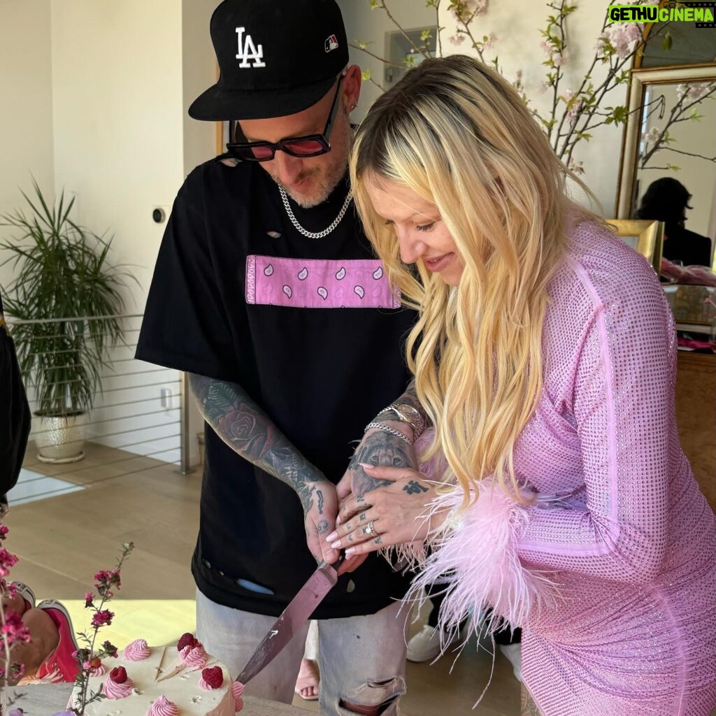 Bria Vinaite Instagram - My heart is so full 🥹💕 so thankful for my people making me and bb feel so special and loved! To know my tiny nugget gets to grow up with the coolest aunties and uncles on the planet makes me so beyond happy. Thank you @lauraharrier @cbrosious @saintasylum for the best day ever 🎀