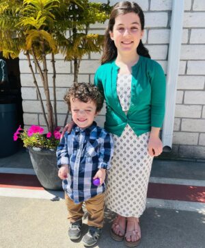 Briana Renee Instagram - Happy Easter from (most of) the Manning Clan 🫶🏻⛪️🐣🐇 #sundaybest #littlefiercemama #manningpartyof5 #blessed #happyeaster