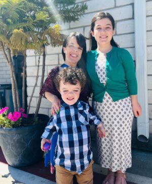 Briana Renee Instagram - Happy Easter from (most of) the Manning Clan 🫶🏻⛪️🐣🐇 #sundaybest #littlefiercemama #manningpartyof5 #blessed #happyeaster