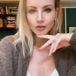 Brianne Davis Instagram - Quote of the day: 
I always wondered why it was so easy
For people to leave
What I should have questioned was
Why I wanted so badly for them to stay🤔

📚 Secret Life of a Hollywood Sex & Love Addict @secretlifenovel 

🎙 Secret Life Podcast @secretlifepodcast

#secretlifeofahollywoodsexandloveaddict #secretlifenovel #briannedavis #quitlit #bibliophile #bookstagram #bookrecommendations #authorsofinstagram #slaa #loveaddiction  #toxicrelationships #reelsinstagram #loveadvice  #selflove #toxiclove #sobriety #recovery #recoveryispossible  #selfie #wednesdaywisdom #quoteoftheday #abandoned #mentalhealth  #selfawareness #selfcare #badrelationships #abandonmentissues #taylorswift #beyonce #mileycryus