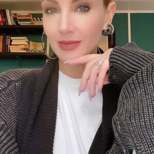 Brianne Davis Instagram - Quote of the Day- THE LONGER YOU ENTERTAIN
WHAT’S NOT FOR YOU. THE LONGER YOU POSTPONE WHAT IS. PAY ATTENTION! 

📚 Secret Life of a Hollywood Sex & Love Addict @secretlifenovel 

🎙 Secret Life Podcast @secretlifepodcast

#secretlifeofahollywoodsexandloveaddict #secretlifenovel #briannedavis #quitlit #bibliophile #bookstagram #bookrecommendations #authorsofinstagram #slaa #loveaddiction #reels #toxicrelationships #loveadvice  #selflove #toxiclove #sobriety #recovery #recoveryispossible  #behernow  #bepresent  #igdaily  #mentalhealth  #selfawareness #selfcare #badrelationships #quoteoftheday #selfie #wednesdaywisdom #whatspossible #taylorswift