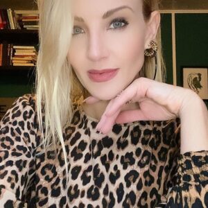 Brianne Davis Instagram - You know what you do when something doesn’t work out for you?

You move.
You move forward,
You move up, 
You move on.

 Secret Life of a Hollywood Sex & Love Addict @secretlifenovel 

🎙 Secret Life Podcast @secretlifepodcast

#secretlifeofahollywoodsexandloveaddict #secretlifenovel #briannedavis #quitlit #bibliophile #bookstagram #bookrecommendations #authorsofinstagram #slaa #loveaddiction #reels #toxicrelationships #reelsinstagram #loveadvice  #selflove #toxiclove #sobriety #recovery #recoveryispossible  #behernow  #bepresent  #igdaily  #mentalhealth  #selfawareness #selfcare #badrelationships #selfie #leapordprint #wednesdaywisdom #motivation