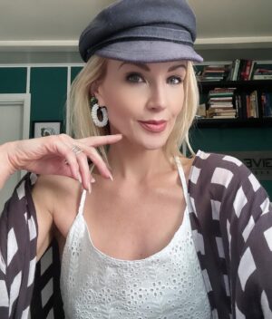 Brianne Davis Instagram - Quote of the day:  It’s not all in your head, it’s trauma. You’re not overreacting, you’re traumatised. It wasn’t a life lesson, it was traumatising.

📚 Secret Life of a Hollywood Sex & Love Addict @secretlifenovel 

🎙 Secret Life Podcast @secretlifepodcast

#secretlifeofahollywoodsexandloveaddict #secretlifenovel #briannedavis #quitlit #bibliophile #bookstagram #bookrecommendations #authorsofinstagram #slaa #loveaddiction #reels #toxicrelationships #reelsinstagram #loveadvice  #selflove #toxiclove #sobriety #recovery #recoveryispossible  #bepresent  #igdaily  #mentalhealth  #selfawareness #selfcare #badrelationships #quoteoftheday #selfie #wednesdaymotivation #trauma #traumarecovery