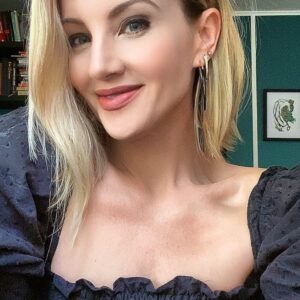 Brianne Davis Instagram - Quote of the day- 
Abandonment Issues
I always wondered why it was so easy
For people to leave
What I should have questioned was
Why I wanted so badly for them to stay

📚 Secret Life of a Hollywood Sex & Love Addict @secretlifenovel 

🎙 Secret Life Podcast @secretlifepodcast

#secretlifeofahollywoodsexandloveaddict #secretlifenovel #briannedavis #quitlit #bibliophile #bookstagram #bookrecommendations #authorsofinstagram #slaa #loveaddiction #reels #toxicrelationships #reelsinstagram #loveadvice  #selflove #toxiclove #sobriety #recovery #recoveryispossible  #bepresent  #mentalhealth  #selfawareness #selfcare #badrelationships #abandonment #abandonment_issues #selfie #wednesdaywisdom #quoteoftheday
