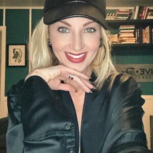 Brianne Davis Instagram - Love should be the same as peace.
Let it all go.
See what stays.

📚 Secret Life of a Hollywood Sex & Love Addict @secretlifenovel 

🎙 Secret Life Podcast @secretlifepodcast

#secretlifeofahollywoodsexandloveaddict #secretlifenovel #briannedavis #quitlit #bibliophile #bookstagram #bookrecommendations #authorsofinstagram #slaa #loveaddiction #reels #toxicrelationships #reelsinstagram #loveadvice  #selflove #toxiclove #sobriety #recovery #recoveryispossible  #behernow  #bepresent  #igdaily  #mentalhealth  #selfawareness #selfcare #badrelationships #love #selfie #wednesdaywisdom #relationshipcoach