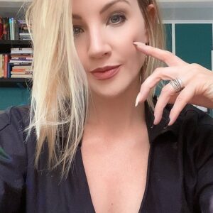 Brianne Davis Instagram - Quote of the day- Heal, so you can see that attention is not love, attachment is not connection and bare minimum is not effort.

📚 Secret Life of a Hollywood Sex & Love Addict @secretlifenovel 

🎙 Secret Life Podcast @secretlifepodcast

#secretlifeofahollywoodsexandloveaddict #secretlifenovel #briannedavis #quitlit #bibliophile #bookstagram #bookrecommendations #authorsofinstagram #slaa #loveaddiction #reels #toxicrelationships #reelsinstagram #loveadvice  #selflove #toxiclove #sobriety #recovery #selfie #wednesdaywisdom #quoteoftheday #recoveryispossible  #behernow  #bepresent  #igdaily  #mentalhealth  #selfawareness #selfcare #badrelationships #selfietime