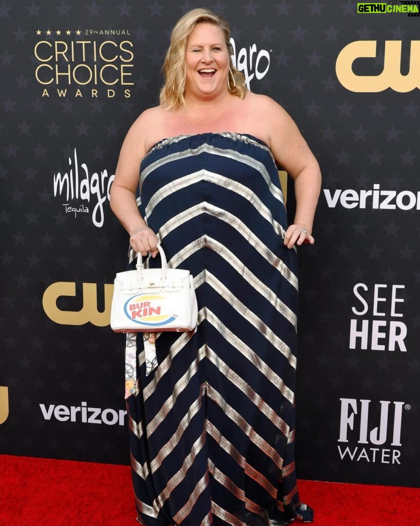 Bridget Everett Instagram - Nominated for a @criticschoice award! Didn’t bring home the hardware but got to meet Henry Winkler 🥰 and sit with dream makers Amy Gravitt and Carolyn Strauss. DDHD ⚡️⚡️ (bag is @methfountain) 💄 @jessica.ahn hair @_beautybygg_ 👗 @quinndustry