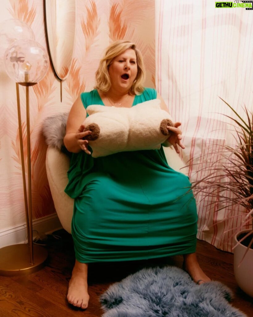 Bridget Everett Instagram - Check Lulu and me out in @thecut! Had a great time talking to @itsnumberjuan and getting snapped by @filmmarkle⚡️⚡️Link in bio